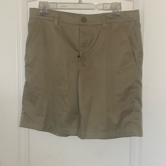 Boys Under Armour shorts - Picture 1 of 3